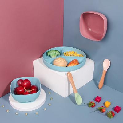 China 2021 Sustainable Food Grade Round Shape Silicone Baby Place Mats Divided Silicone Baby Suction Dishes With Lid for sale