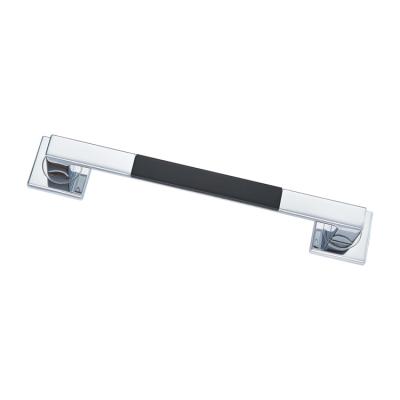 China Modern Simple Design Zinc Alloy Chrome / Black Modern Door Pull Handles For Front Entrances for sale