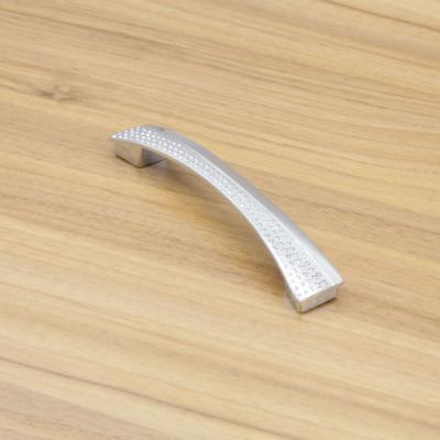 China Fashion Furniture Handle Sideboard Hardware Handle Modern Zinc Alloy Door Handle for sale