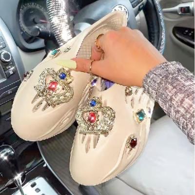 China 2022 new designs lightweight fashion clogs garden shoe with water drill deck clog garden shoes women clogs shoes for sale