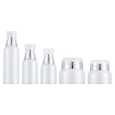 China Eco-friendly Recyclable Cosmetic Plastic Bottle 15ml30ml50ml Personal Care Kit Frosted Plastic Pet Lotion Bottle With Airless for sale