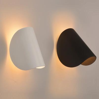 China Modern 5W LED Wall Light Fixture Bedroom Bedside Aisle Aisle Wall Light Modern Black White Aluminum Wall Sconce Lamps Indoor for sale