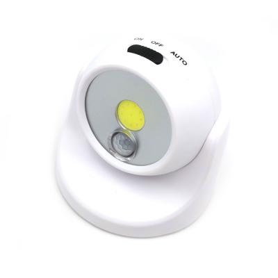 China Garden Amazon Hot Sale Cob Dry Battery Operated Night Light with Auto Sensor for Bedroom Closet for sale