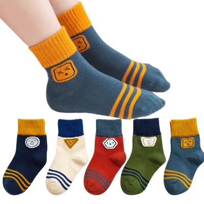 China Anti-Bacterial 2021 new custom logo cute socks breathable Polyester women socks for sale