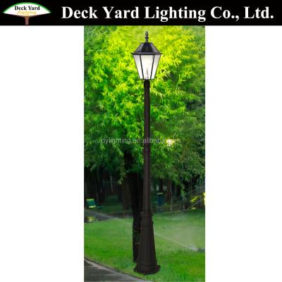 China Vintage Outdoor Luxury European Style Die Casting Garden Lighting Solar Pole Lights for sale