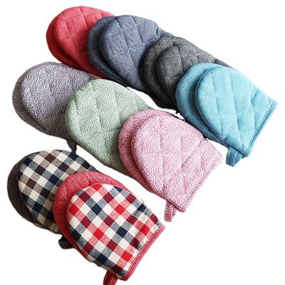 China Mini Eco-Friendly Oven Mitt Small Oven Mitt For Cooking Heat Resistant Non-Slip Handle Hanging Buckle Stock for sale