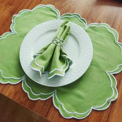 China CLASSIC Custom Embroidery Scallop PLACE MAT Wholesale Linen Fabric Cocktail Towels Wedding Linen Place Mat for sale