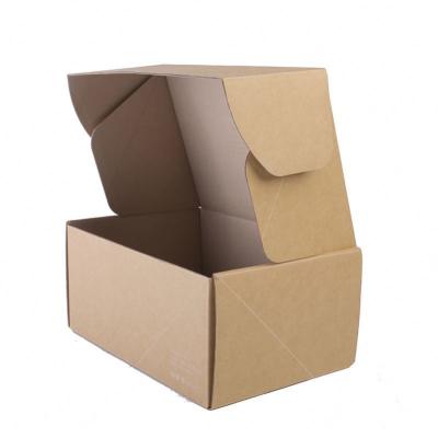 China Envases de ropa de papel plano de forma personalizada caja de envío reciclable para ropa en venta