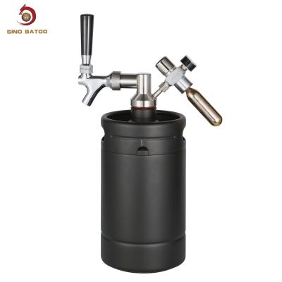 China 2L 64oz Vacuum Insulated Pressurized Mini Keg Beer Growler for sale