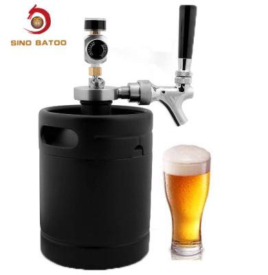 China Homebrew 64oz CO2 Mini Keg Dispenser , Matte Black Coated Mini Keg Growler Dispenser for sale