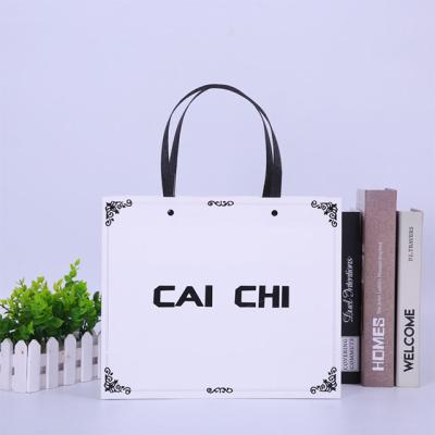 China Recyclable High Quality Luxury Foldable Paper Shopping Bag With Handle for sale