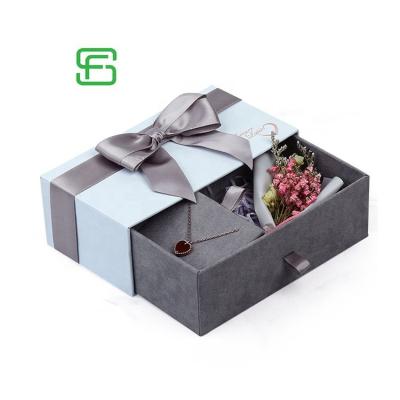 China Recycled Materials Wedding Sweet Jewelry Necklace Gift Packaging Box Candy Paper Gift Packaging Box With Ribbon for sale