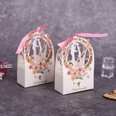 China Small Fresh Flower Lovers Candy Box Bow Fashionable Gift Box Wedding White Cardboard Candy Box for sale