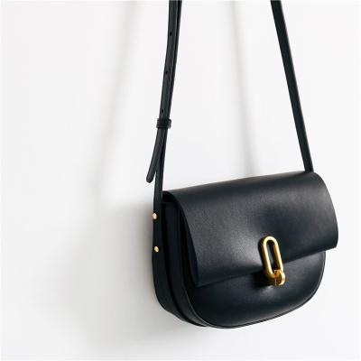 China Custom Logo Avaliable 2024 Semi-Circle Saddle Bag for Women in Genuine Leather for sale