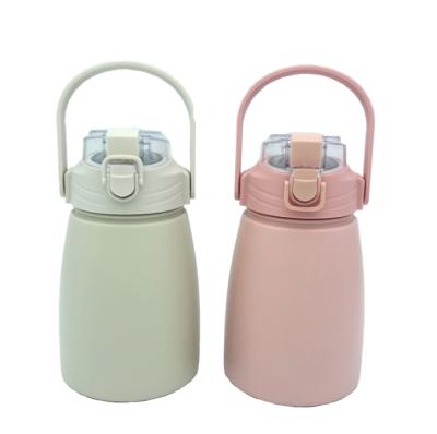 China 2022 1.0L Customized Viable Vacuum Insulated Kids Water Bottle With Straw Large Capacity Kids Kettles for sale