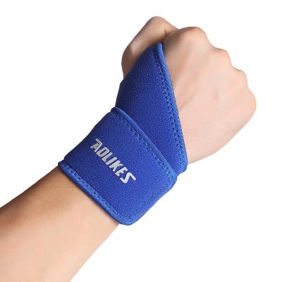 China Heavy Support And Aolikes Adjustable Adjustable Compression Wrist Brace For Weightlifting Wrist Wraps With Thumb Loops for sale