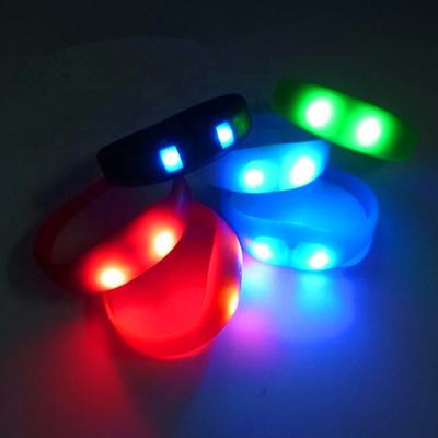 China Wholesale Custom Festival Logo Noise Activated Led Concert Wristband Night Safety Flashing Running Rubber Wristband for sale