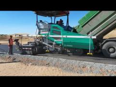 Siming Technology‘s non-contact ultrasonic balance beam is paired with a VOGELE asphalt paver for op