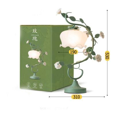 中国 Princess Rose Flower Girl Heart Table Desk Lamp for Romantic Pink Household Appliance 販売のため