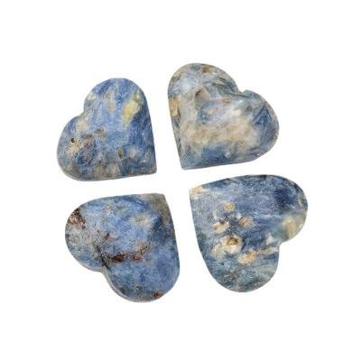 China Europe Natural Stone Crystal Kyanite Love Ornaments Original Polished Heart Shaped Jewelry Gem Stones Crafts Home Decoration for sale