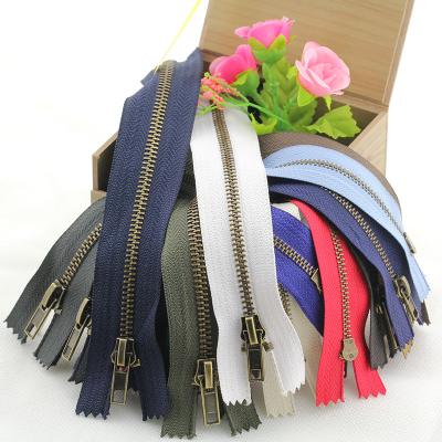 China Auto Lock Hot Selling, Low Price And Quality Guarantee 20cm Self Locking Bronze Zipper Chain For Jackets,Pocket Pants for sale