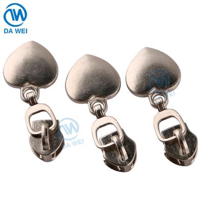 China DAWEI Brand Wholesale New Design Nickel Free Fancy Puller All Size Puller Strong Zipper Non-lock Metal Key Slider for sale