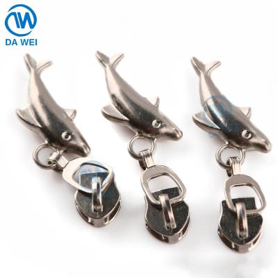 China Automatic Lock DAWEI Brand Size 5# Decorative Puller Butterfly Handle Fashion Zipper Slider Customer Pulls for sale