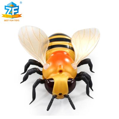 Cina Drop Shipping Lifelike Rc Honeybee Bug Toys With Growing Eyes IR Insect Animal Toys Summer Game in vendita