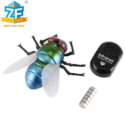 Cina Amazon hot mini rc flying electric insect toy animal rc fly remote control insect toys in vendita