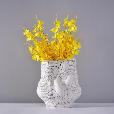 China Nordic New Originality Minimalist Handmade Ceramics Vase Custom White Vase Nordic Creativity Wholesale Home Decor for sale