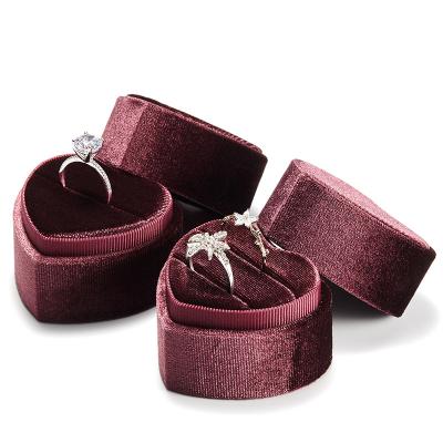 China Green Velvet Heart Shape Vintage Small Mini Double Ring Packaging Ring Jewelry Box With Logo for sale