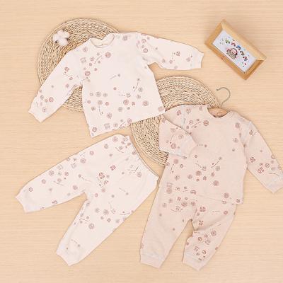 China Antibacterial Long Sleeves Baby Organic Clothing Gift Set With Shoulder Buttons for sale