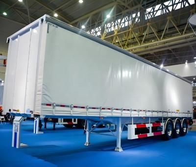 China Staal gesloten doos carrosserie gordijn zijdelingse bestelwagen Semi-cargo trailer voor de Russische markt Te koop