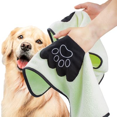 China Microfiber Pet Bath Towel Dog Viable Soft Absorbent Quick Dry Towel With Hand Pockets Can Be Customized for sale