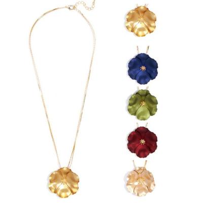 China Casual/Sporty Wholesale Color Painted Jewelry Fashion Simple Design Accessories Women Flower Necklace for sale