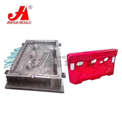 China Aluminum plastic barricade mold for road barrier barrier construction for sale