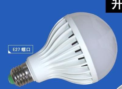 China La bombilla llevada E27 blanca para el hogar, SMD5370 llevó la aprobación del CE de la bombilla en venta