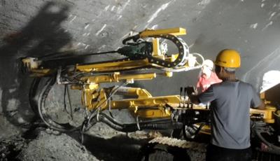 China Tunnel Construction Crawler Type Rock Drill Rig 18kw Impact Power R32/R38/T38/T45 Shank for sale