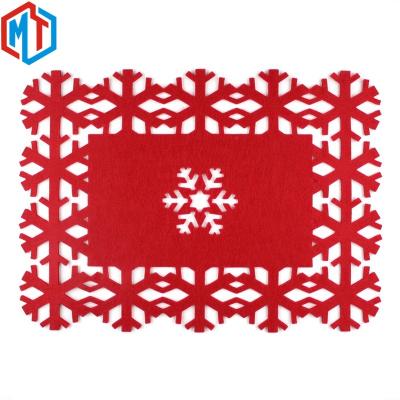 China 2019New Hot Sale Viable Felt Red Snowflake Place Mat Christmas Decoration Snowflake Place Mat Felt Laser Cut Place Mat for sale