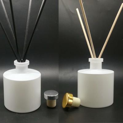 China Matte White Black Round Personal Care Glass Diffuser Bottle 100ml 200ml With Gold Silver Cork for sale