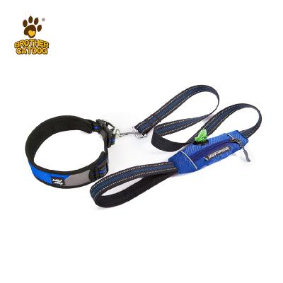 China Durable Thoughtful Retractable Dog Leash Dog Collar Dog Leash With Poop Bags Non Pull Rope Leash for sale