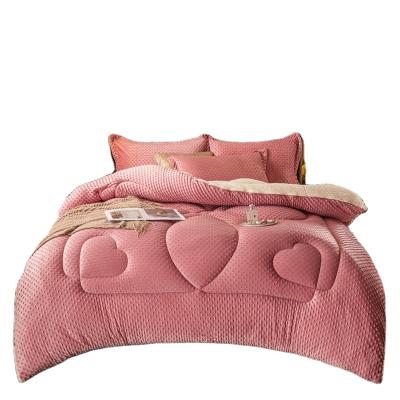 Cina Customized Logo Quilted Quilt Factory Price Home Design 100% Lamb Wool Quilt Duvet Comforter in vendita