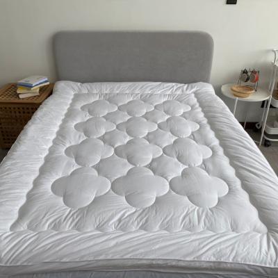 China Alternative Microfiber Hotel Bedding Down Plain Cotton OEM Customized Anti Technics Mattress Topper for sale