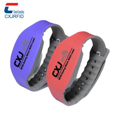 China Custom Waterproof Swimming Thermal Silicon Waterproof/Waterproof Laser Logo Rfid Qr Barcode Wristband Gym Band Transfer Rfid for sale