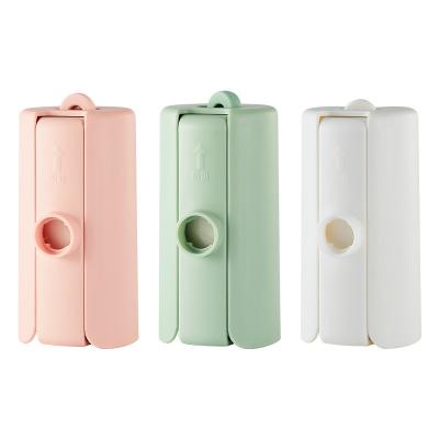 China Viable Wholesale Custom Recycling Cat Hair Lint Remover Home Sticky Roller Dog Pet Hair Remover Roller for sale