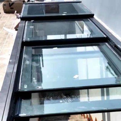 China 2022 hot sale china manufacture good quality folding skylight china flat roof skylight folding screen and folding glass for sale