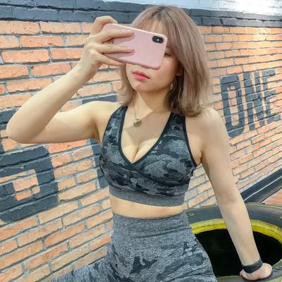 China Yoga Sporty Active Wear Anti-Static Women's Tank Custom White Camouflage Seamless Sports Bra for sale