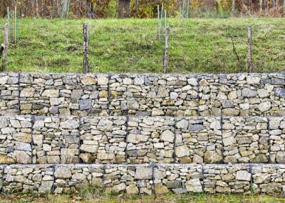 China Cesta galvanizada mergulhada quente da pedra de Gabion da malha soldada para a construção da paisagem à venda