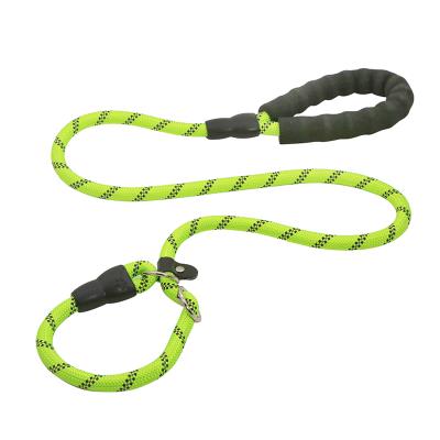 China Pet Outwear Durable 1.2m Dog Lead Durable Rope Leash Twist Lead With Soft Comfortable Padded Handle And High Reflective Dog Nylon for sale