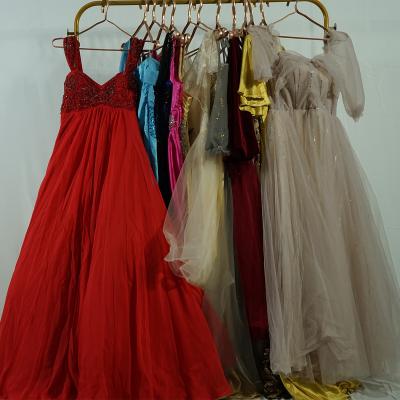 China Used garments 2022 second-hand-garments polyester / cotton pack for dress wedding for sale